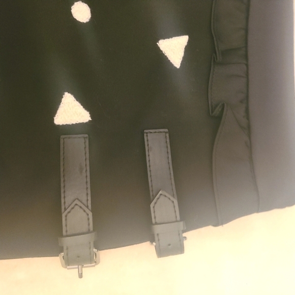 JS black with white shapes, an asymmetric helm line - Picture 2 of 4